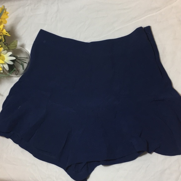 Forever 21 ruffle shorts - Picture 3 of 5